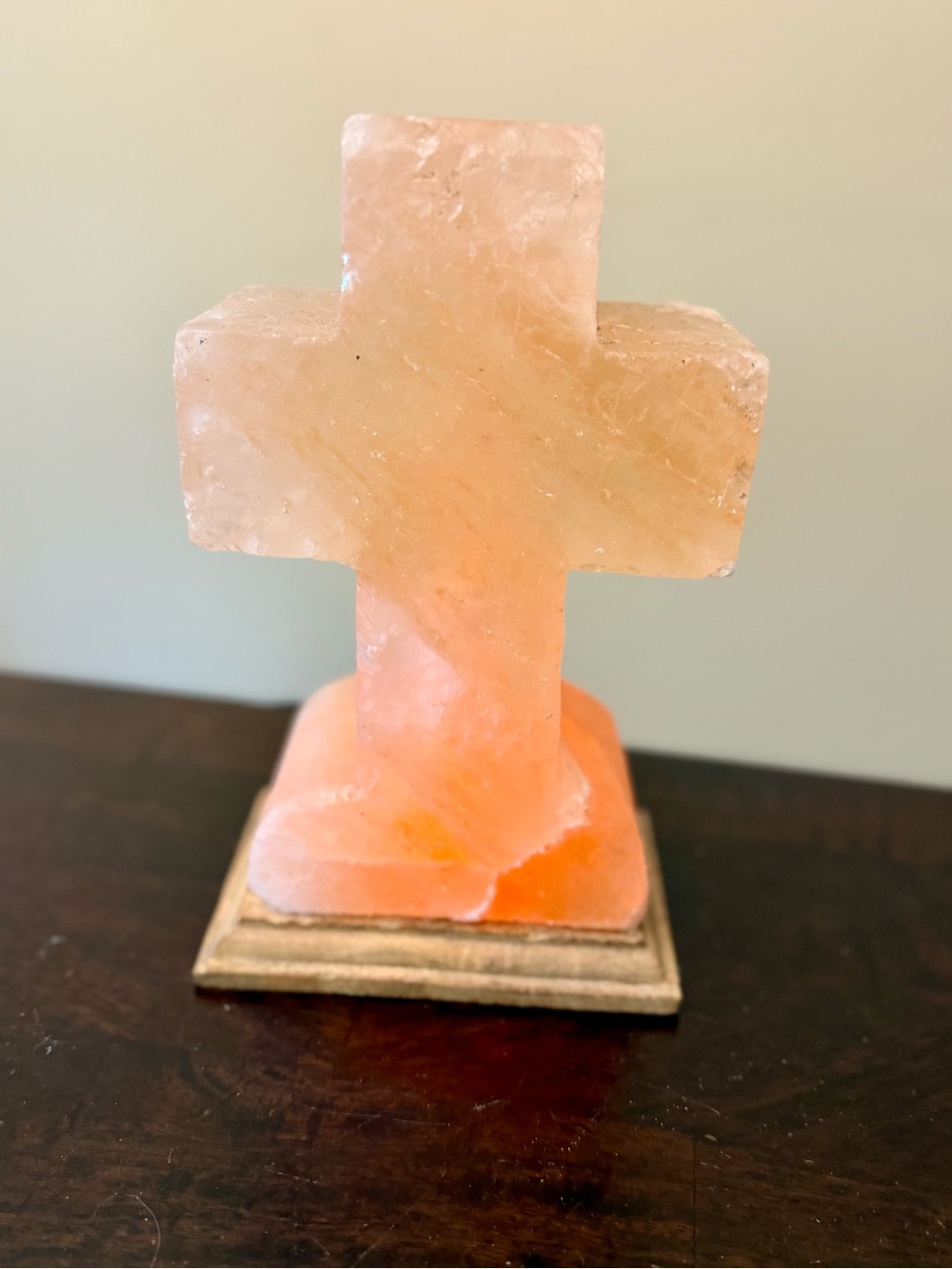 Beautiful Himalayan salt stone cross lamp - Picture 11 of 13